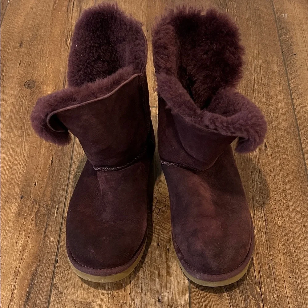 UGG Bailey Button Boots, size 8